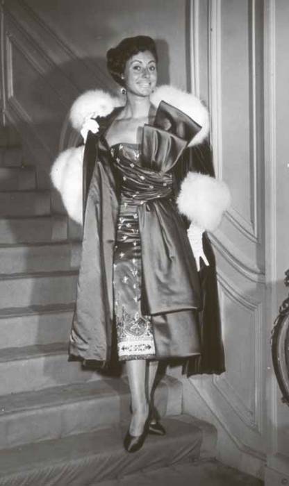 Тайны парижских манекенщиц (сборник) - i_140.jpg