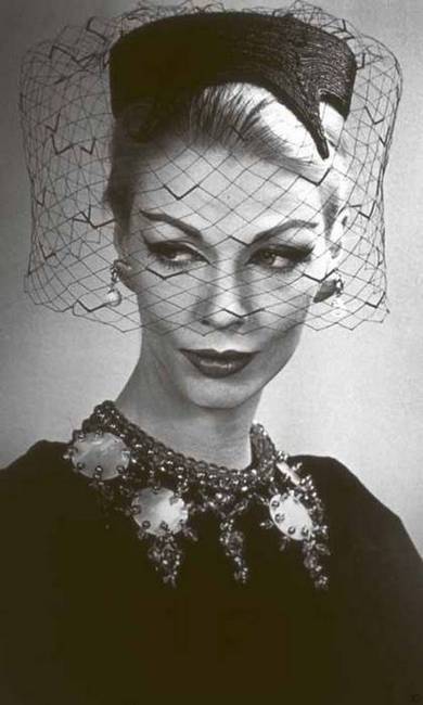 Тайны парижских манекенщиц (сборник) - i_143.jpg