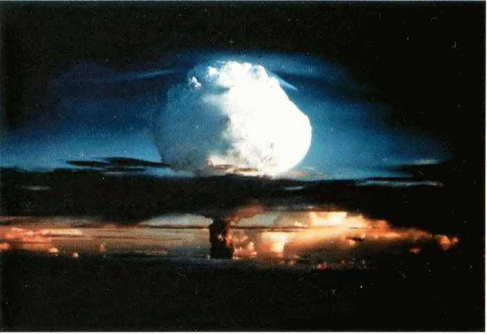 Решающий шаг к миру. Водородная бомба с атомным обжатием РДС-37 - i_004.jpg