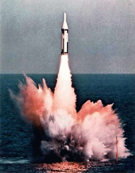 Решающий шаг к миру. Водородная бомба с атомным обжатием РДС-37 - i_029.jpg