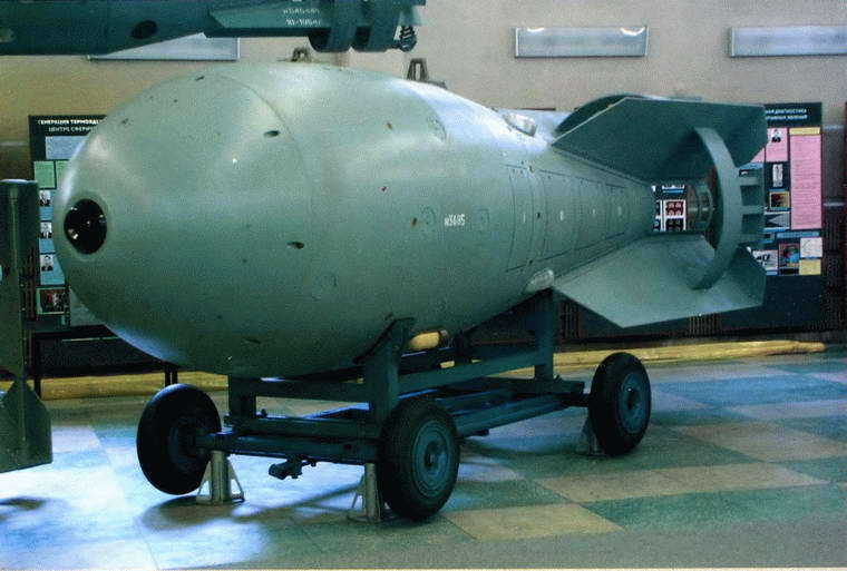 Решающий шаг к миру. Водородная бомба с атомным обжатием РДС-37 - i_065.jpg