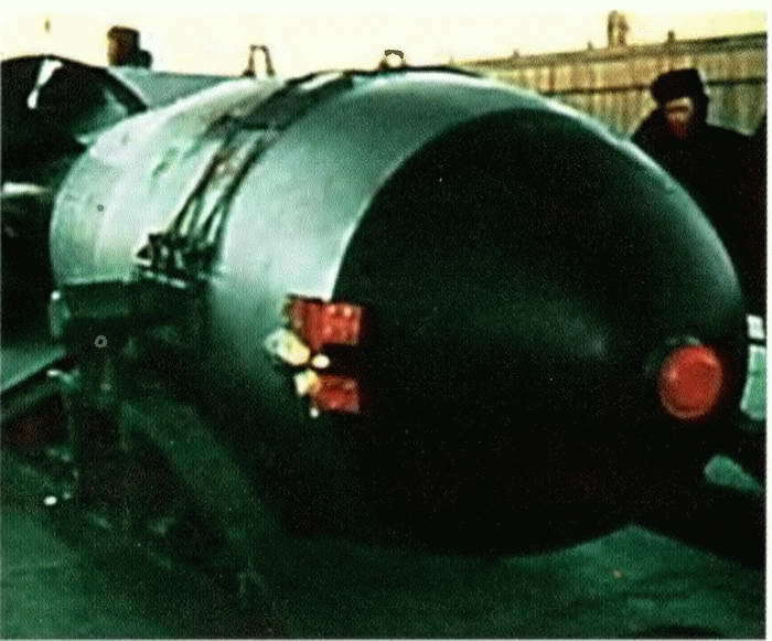 Решающий шаг к миру. Водородная бомба с атомным обжатием РДС-37 - i_087.jpg