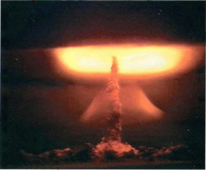 Решающий шаг к миру. Водородная бомба с атомным обжатием РДС-37 - i_136.jpg