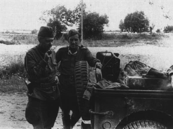 Об Илье Эренбурге (Книги. Люди. Страны) - i_025.jpg