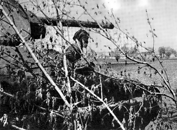 Танковая гвардия в бою - i_013.jpg