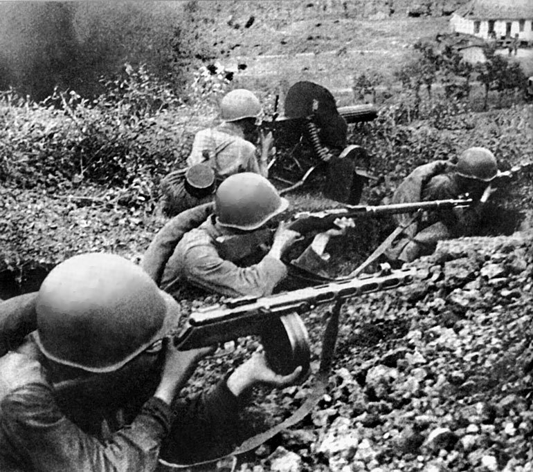 Танковая гвардия в бою - i_015.jpg