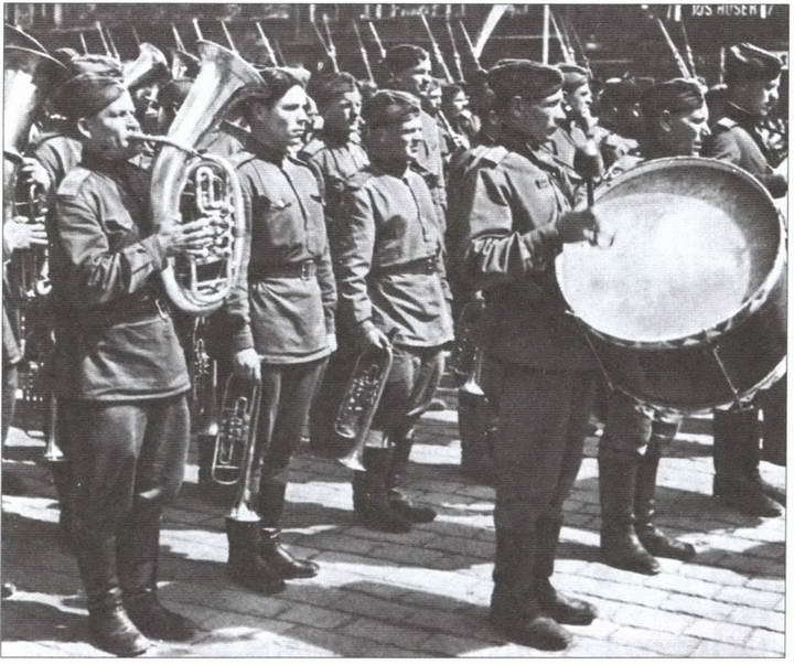 Кто освободил Прагу в 1945 г. Загадки Пражского восстания - i_033.jpg