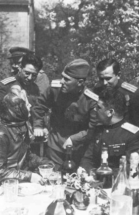 Встреча на Эльбе. Воспоминания советских и американских участников Второй мировой войны - i_014.jpg
