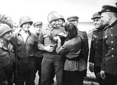 Встреча на Эльбе. Воспоминания советских и американских участников Второй мировой войны - i_023.jpg