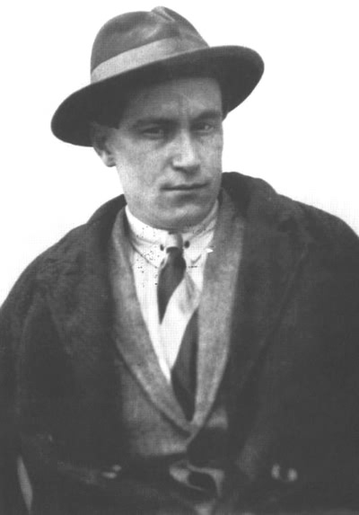 В лабиринтах романа-загадки - i_003.jpg