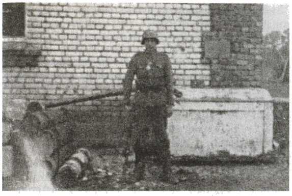  Кровавое безумие Восточного фронта. Воспоминания пехотинца и артиллериста Вермахта - image25.jpg