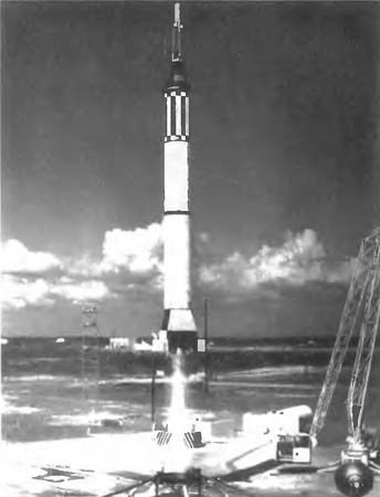 Вернер фон Браун. Человек, который продал Луну - i_013.jpg