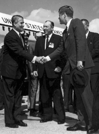 Вернер фон Браун. Человек, который продал Луну - i_015.jpg