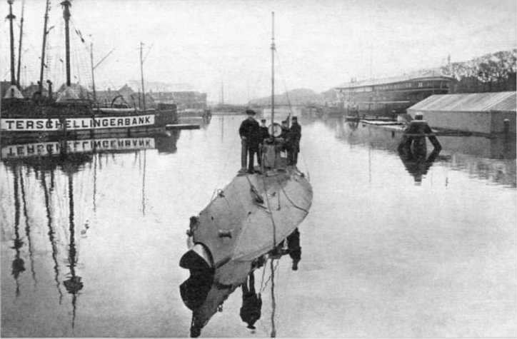 История подводных лодок 1624-1904 - i_246.png