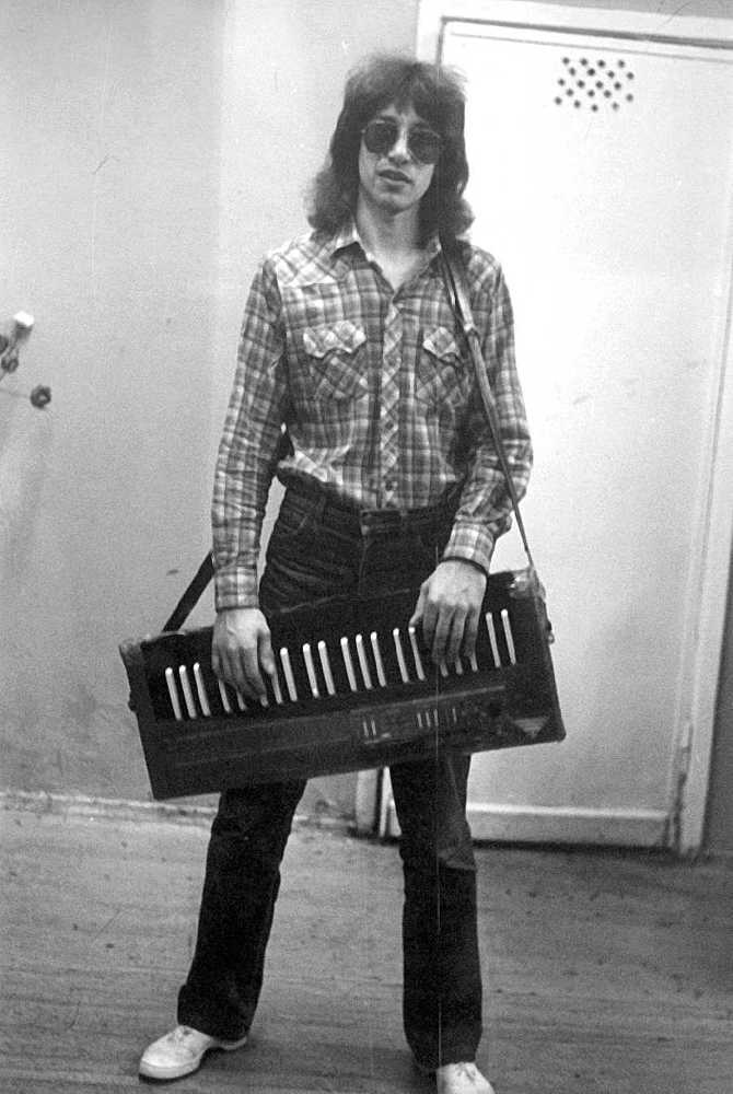 Москва рок-н-ролльная. Через песни – об истории страны. Рок-музыка в столице: пароли, явки, традиции, мода - i_063.jpg