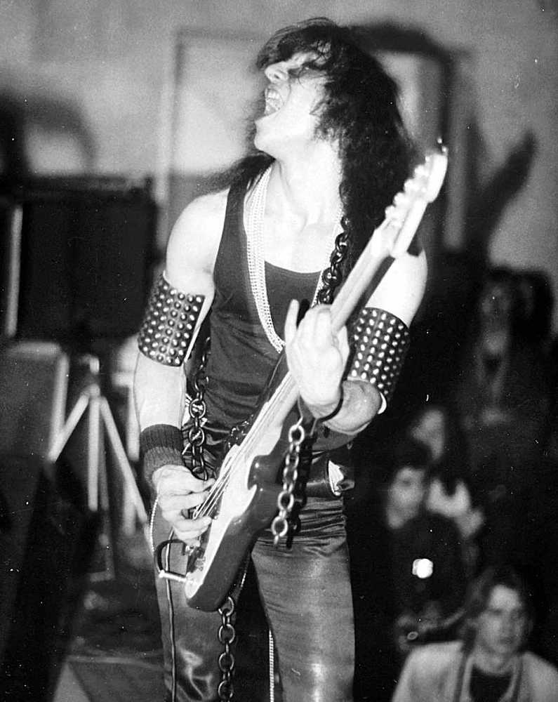 Москва рок-н-ролльная. Через песни – об истории страны. Рок-музыка в столице: пароли, явки, традиции, мода - i_109.jpg