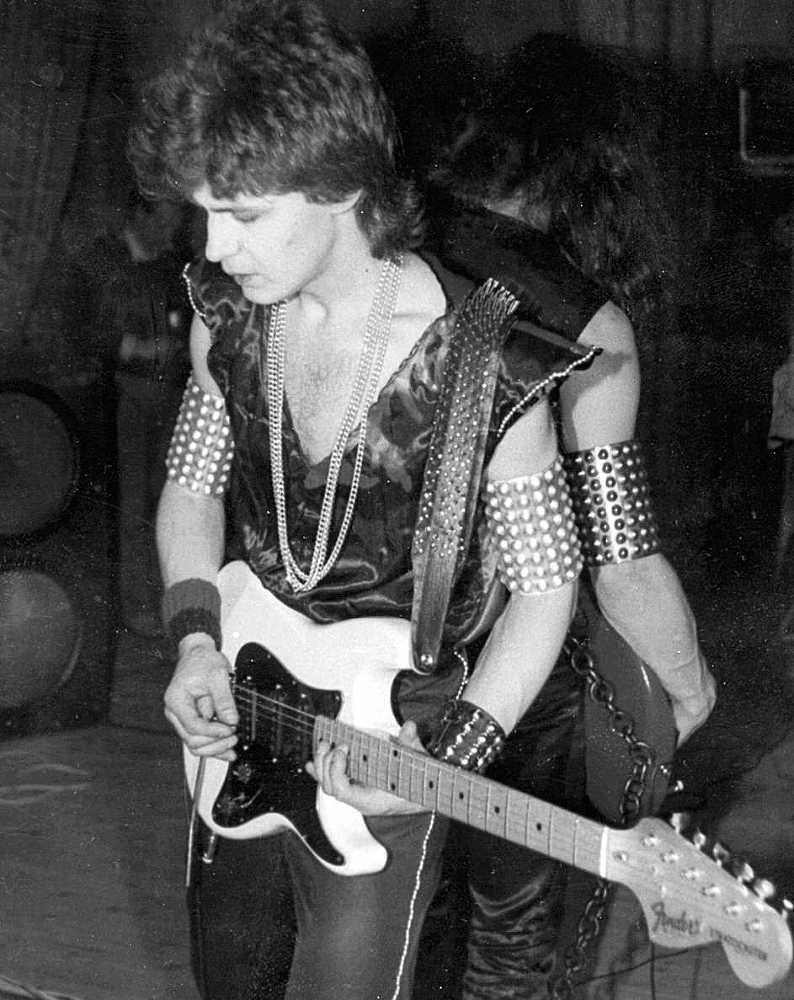 Москва рок-н-ролльная. Через песни – об истории страны. Рок-музыка в столице: пароли, явки, традиции, мода - i_112.jpg