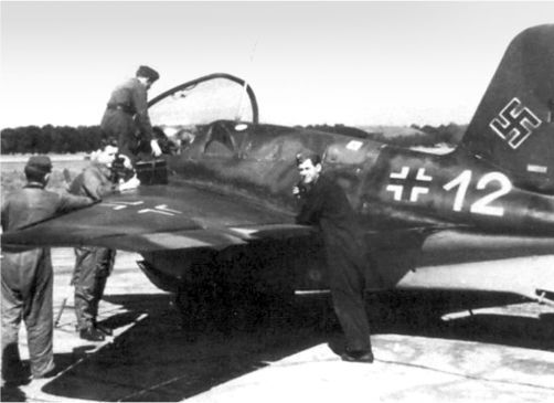Me 163 «Komet» — истребитель «Летающих крепостей» - i_055.jpg