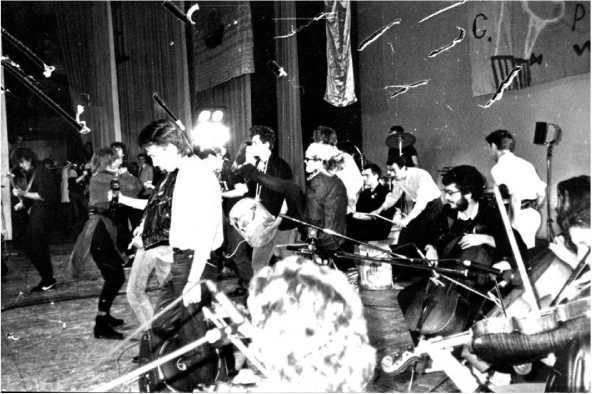 Корпорация счастья. История российского рейва - i_006.jpg