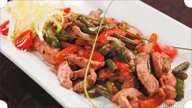 Холодные и теплые салаты. Мясные, рыбные, овощные, корейские, постные + 50 салатных заправок - i_016.jpg