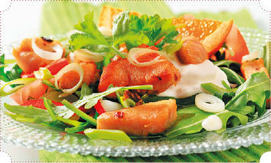Холодные и теплые салаты. Мясные, рыбные, овощные, корейские, постные + 50 салатных заправок - i_031.jpg