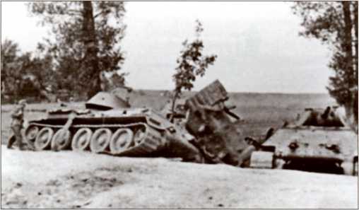 Первые Т-34<br />(Боевое применение) - i_044.jpg