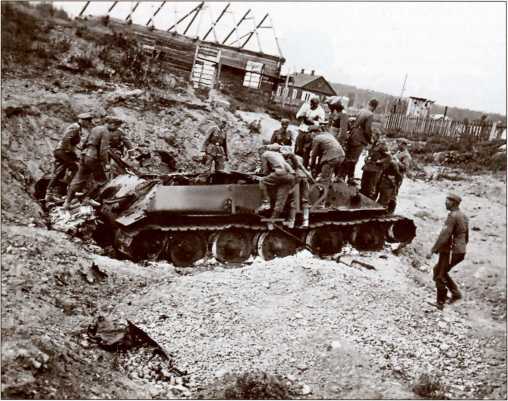 Первые Т-34<br />(Боевое применение) - i_080.jpg