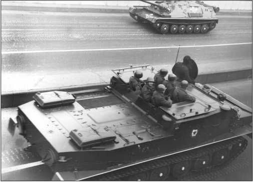 Плавающий танк ПТ-76<br />От Невы до Ганга и Суэцкого канала - i_076.jpg