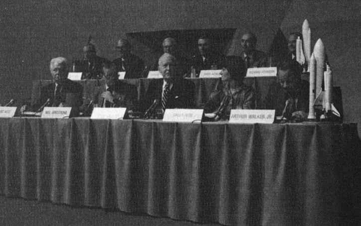 Когда фотон встречает электрон. Фейнман. Квантовая электродинамика - _50.jpg