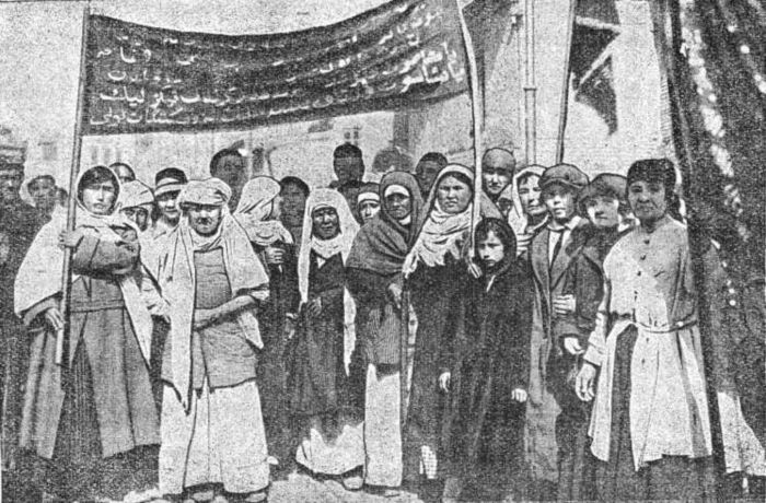 Чадра<br />Происхождение покрывала у мусульманской женщины и борьба с ним - i_011.jpg