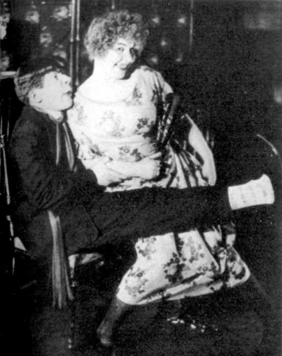 Пьесы. Интермедии. Письма. Документы. Воспоминания современников - i_019.jpg