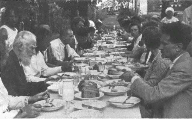 Витрины великого эксперимента. Культурная дипломатия Советского Союза и его западные гости, 1921-1941 годы - i_010.jpg