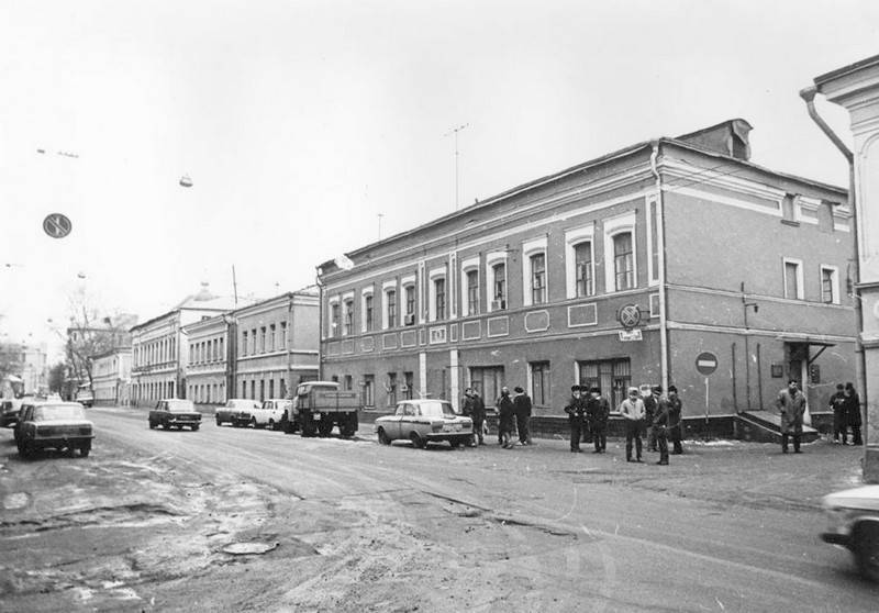 Большая Ордынка. Прогулка по Замоскворечью от Москворецкого моста до Серпуховской площади - i_004.jpg