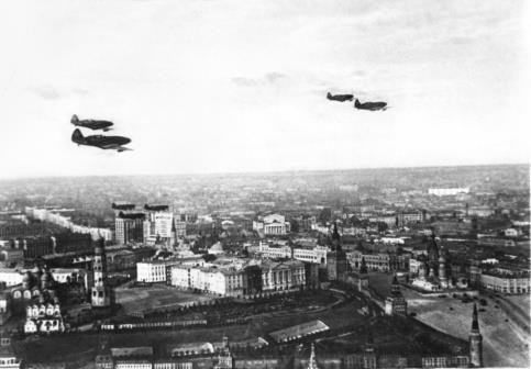 Первая бомбардировка Москвы 22 июля 1941 г. (СИ) - rusavia.jpg