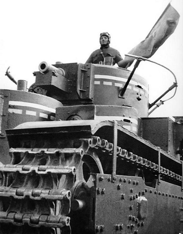 Советский тяжелый танк Т-35. «Сталинский монстр» - i_001.jpg