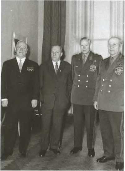 Жуков. Маршал на белом коне - i_054.jpg