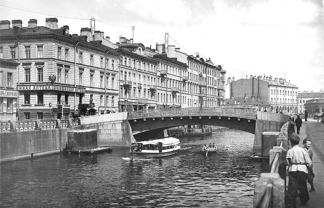 Золотой треугольник Петербурга. Конюшенные: улицы, площадь, мосты. Историко-архитектурный путеводитель - i_014.jpg