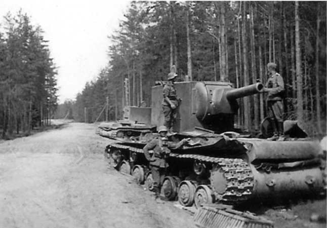 1941. «Последний парад» мехкорпусов Красной Армии - i_059.jpg