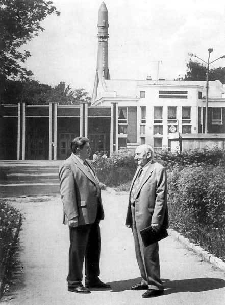 Ракеты и люди. Горячие дни холодной войны - pic_58.jpg