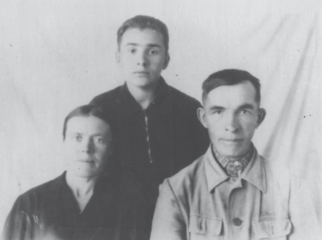 Мы здесь живем. В 3-х томах. Том 1 - i_003.jpg