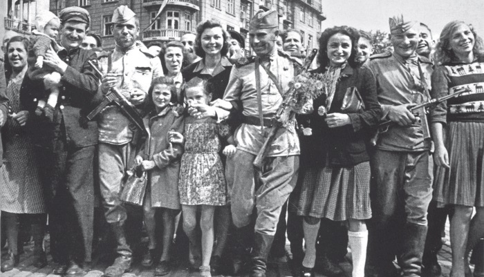 Бессмертный полк. Сборник стихов памяти павших на фронтах Великой Отечественной войны - i_006.jpg