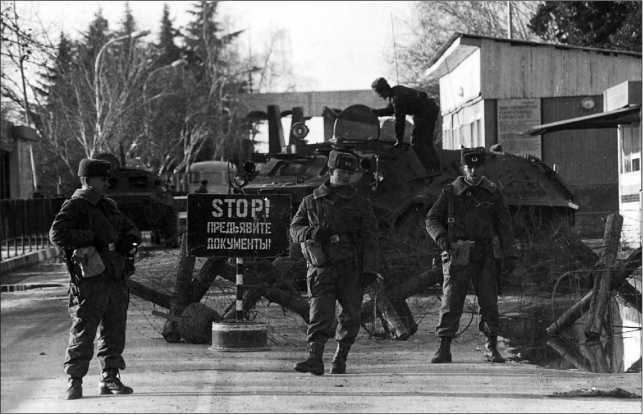 Русские бронетранспортеры<br />(От БТР-40 до «Бумеранга») - i_073.jpg