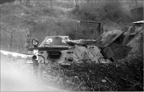 Русские бронетранспортеры<br />(От БТР-40 до «Бумеранга») - i_074.jpg