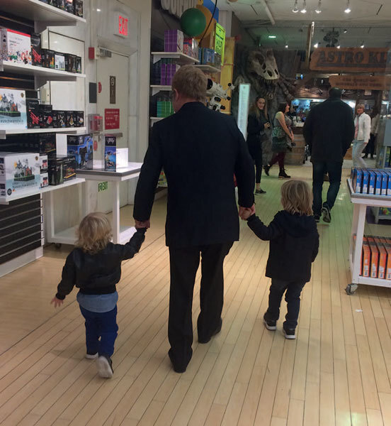 Я – Элтон Джон. Вечеринка длиной в жизнь - _00056.jpg