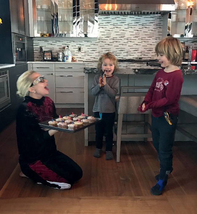 Я – Элтон Джон. Вечеринка длиной в жизнь - _00057.jpg