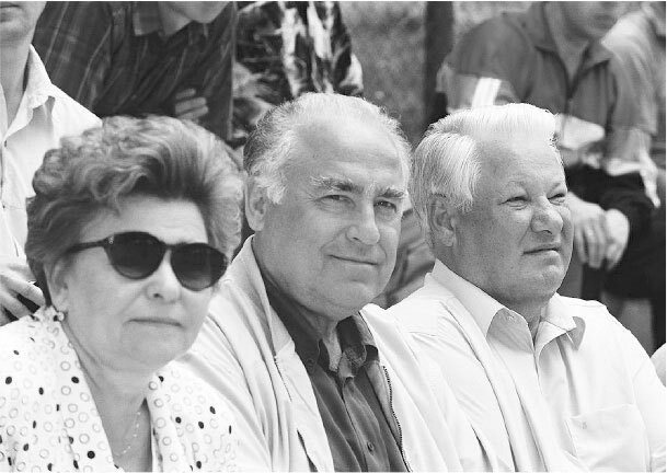 Все свободны. История о том, как в 1996 году в России закончились выборы - i_002.jpg