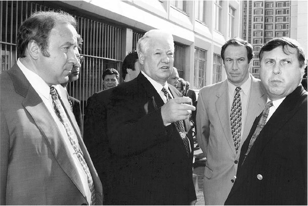 Все свободны. История о том, как в 1996 году в России закончились выборы - i_011.jpg