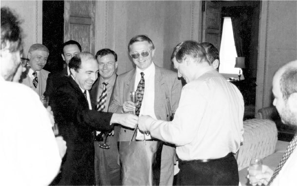 Все свободны. История о том, как в 1996 году в России закончились выборы - i_016.jpg