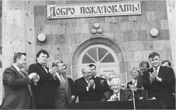 Все свободны. История о том, как в 1996 году в России закончились выборы - i_028.jpg