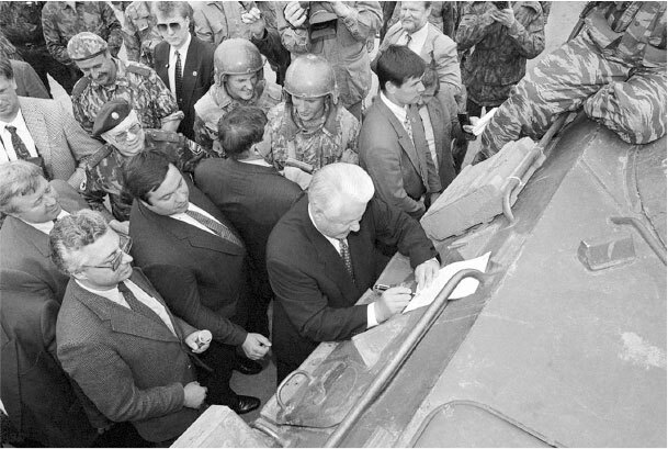 Все свободны. История о том, как в 1996 году в России закончились выборы - i_038.jpg